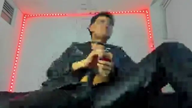 Snapshot of Alexxx_savage chatting on 12-18-25, 02:27 Alexxx savage online show from 12-18-25, 02:27
