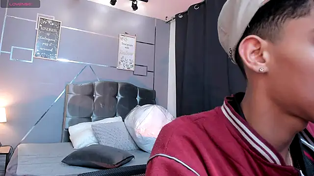 Room 69x online show from 11-20-25, 03:18