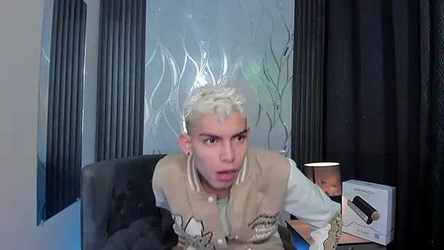 Room 69x online show from 01-10-26, 04:08