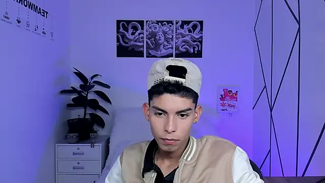 Room 69x online show from 11-28-25, 09:04