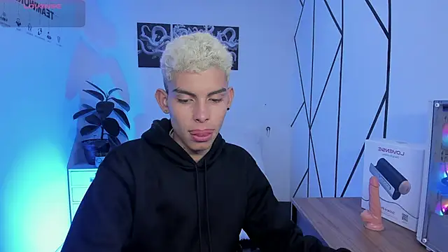 Room 69x online show from 12-15-25, 02:28