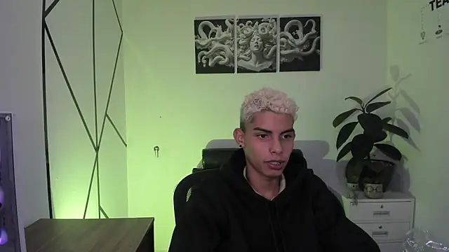 Room 69x online show from 12-18-25, 02:38