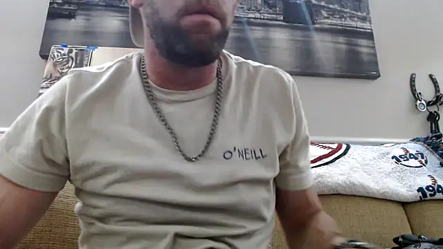 Snapshot of JM71325 chatting on 05-04-26, 04:16 JM71325 online show from 05-04-26, 04:16