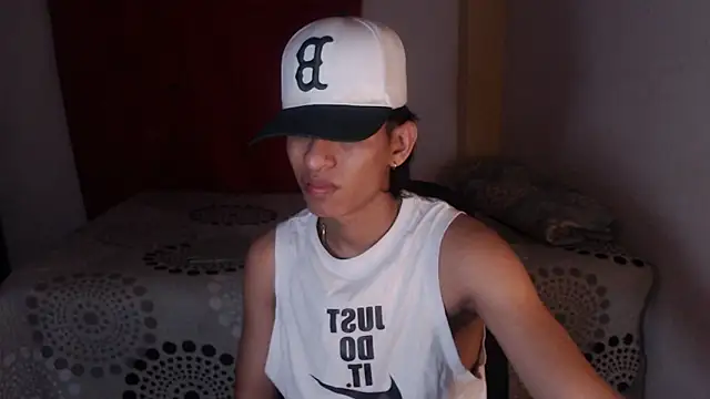 Snapshot of sung_yol chatting on 11-14-25, 05:22 sung yol online show from 11-14-25, 05:22