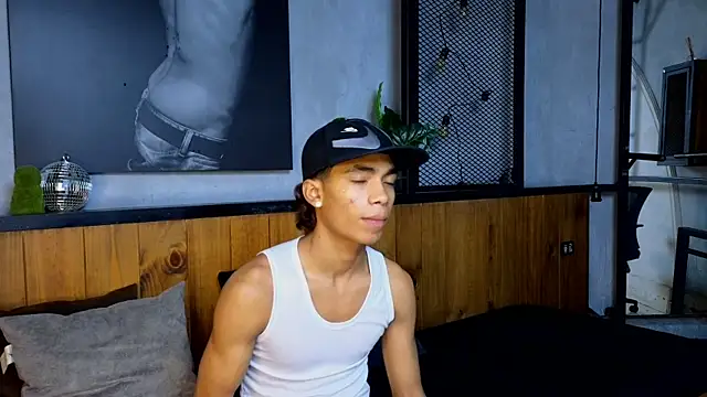 AlanCutee online show from 04-09-26, 01:28