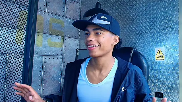 AlanCutee online show from 10-21-25, 12:26