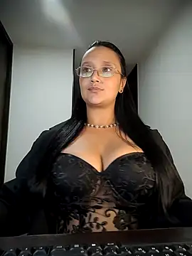 Snapshot of Esmeralda333 chatting on 07-24-26, 02:51 Esmeralda333 online show from 07-24-26, 02:51