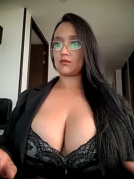 Snapshot of Esmeralda333 chatting on 07-22-26, 08:44 Esmeralda333 online show from 07-22-26, 08:44