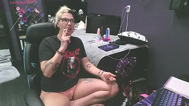 Snapshot of oddywithabody chatting on 02-24-26, 08:37 oddywithabody online show from 02-24-26, 08:37