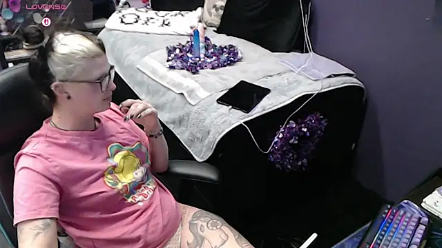 Snapshot of oddywithabody chatting on 02-12-26, 05:51 oddywithabody online show from 02-12-26, 05:51