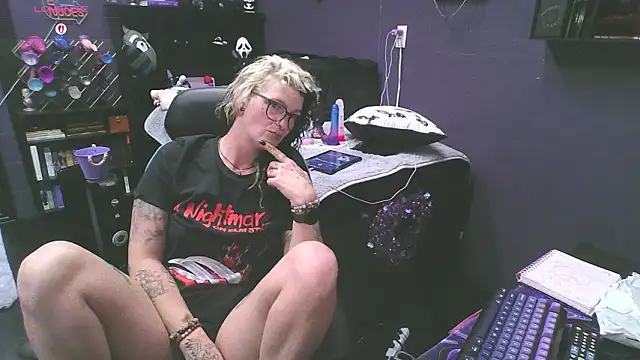 Snapshot of oddywithabody chatting on 02-22-26, 05:54 oddywithabody online show from 02-22-26, 05:54