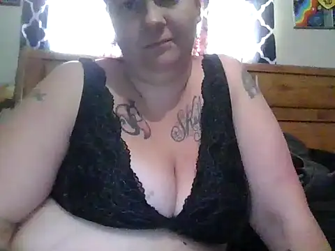 Snapshot of ThickkkMama420 chatting on 05-06-26, 10:58 ThickkkMama420 online show from 05-06-26, 10:58
