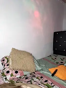 Nahomy cm online show from 10-18-25, 09:17