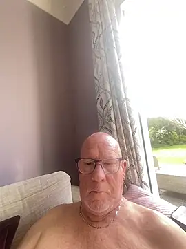 Snapshot of philefc chatting on 04-10-26, 08:32 philefc online show from 04-10-26, 08:32
