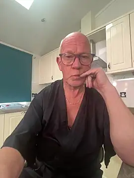 Snapshot of philefc chatting on 03-25-26, 01:21 philefc online show from 03-25-26, 01:21