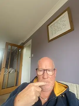 Snapshot of philefc chatting on 04-15-26, 12:10 philefc online show from 04-15-26, 12:10