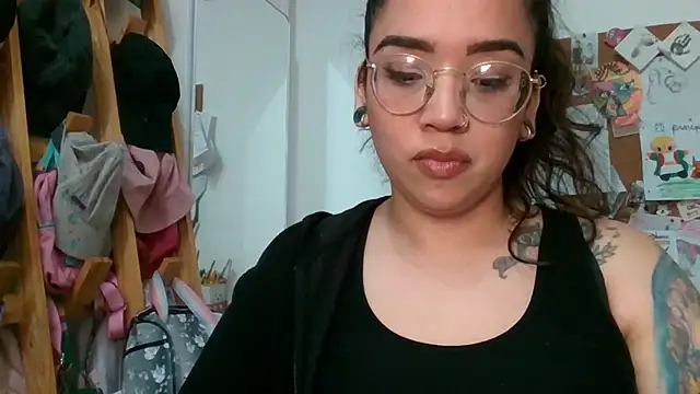 Snapshot of GypsyMamacita chatting on 09-17-25, 02:52 GypsyMamacita online show from 09-17-25, 02:52