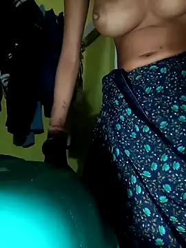 Snapshot of Sonam_tripathi chatting on 09-17-25, 05:15 Sonam tripathi online show from 09-17-25, 05:15