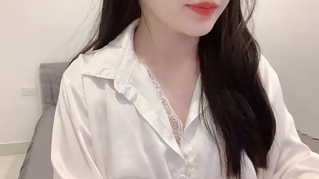    Lily    online show from 06-17-26, 04:28