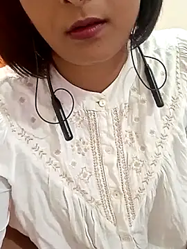 Snapshot of Queen_Kushi4 chatting on 05-07-26, 05:44 Queen Kushi4 online show from 05-07-26, 05:44