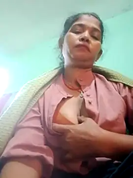 Snapshot of Chandrakanta-Devi chatting on 12-20-25, 11:13 Chandrakanta-Devi online show from 12-20-25, 11:13