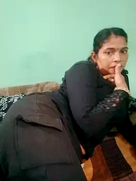 Snapshot of Chandrakanta-Devi chatting on 10-30-25, 05:17 Chandrakanta-Devi online show from 10-30-25, 05:17