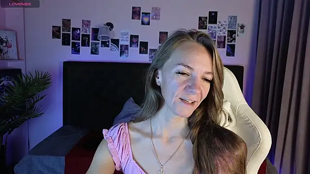 Snapshot of Jesica_mooon chatting on 10-06-25, 01:40 Jesica mooon online show from 10-06-25, 01:40
