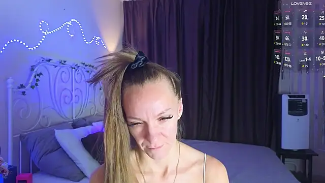 Jesica mooon online show from 12-19-25, 01:42