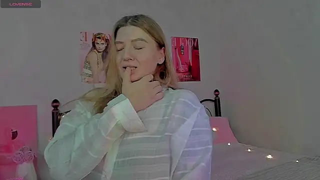 Snapshot of Ruby_Al1en chatting on 01-18-26, 01:20 Ruby Al1en online show from 01-18-26, 01:20