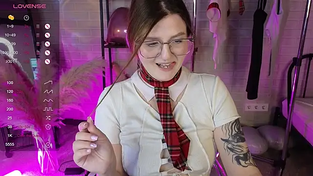 Snapshot of Ruby_Al1en chatting on 10-08-25, 01:40 Ruby Al1en online show from 10-08-25, 01:40