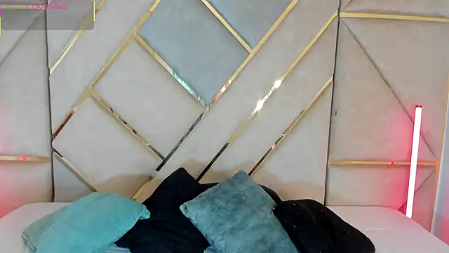 BellaNixs online show from 01-06-26, 07:18