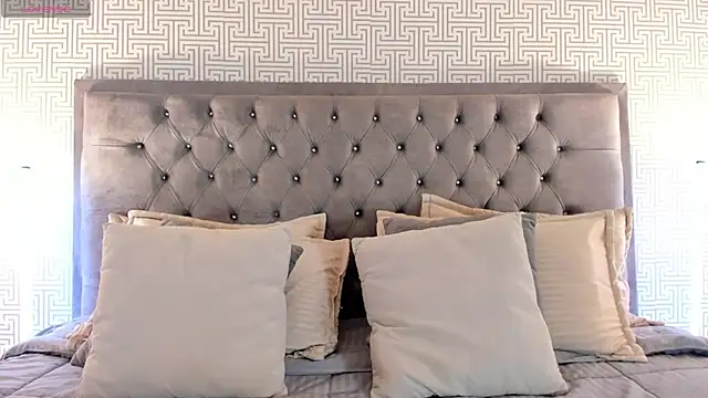 BellaNixs online show from 11-18-25, 03:10