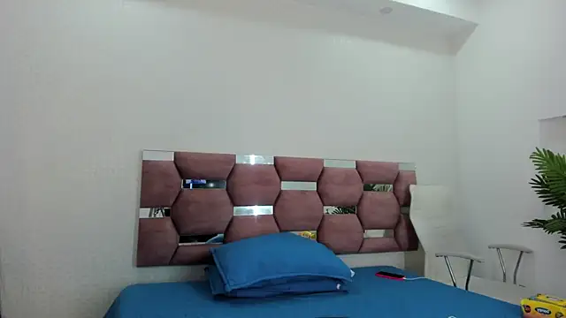 MelannyCollins   online show from 01-08-26, 10:16