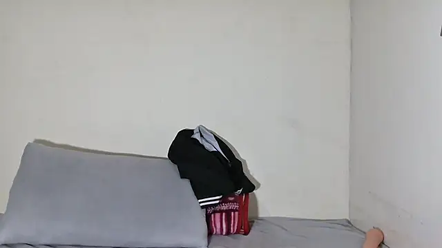 SexyBitchx01 online show from 10-05-25, 05:14