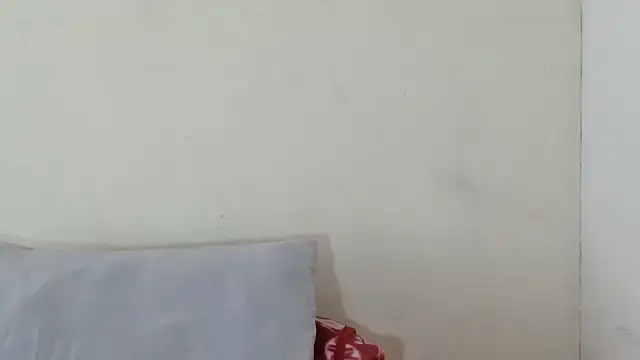 SexyBitchx01 online show from 10-08-25, 08:38