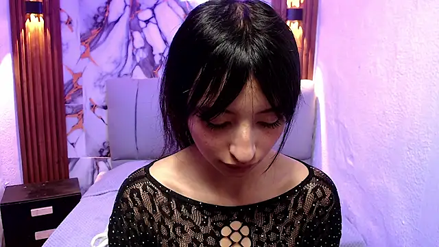 Snapshot of alaia_blue chatting on 10-14-25, 01:23 alaia blue online show from 10-14-25, 01:23