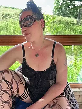 Snapshot of Nadja_Noir chatting on 05-20-26, 03:20 Nadja Noir online show from 05-20-26, 03:20