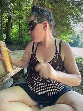 Snapshot of Nadja_Noir chatting on 05-23-26, 03:44 Nadja Noir online show from 05-23-26, 03:44