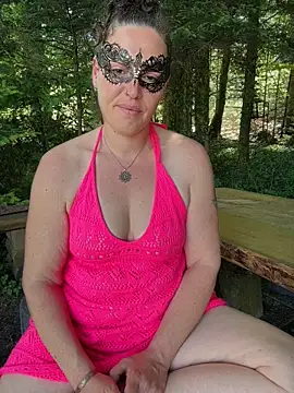 Snapshot of Nadja_Noir chatting on 05-24-26, 11:21 Nadja Noir online show from 05-24-26, 11:21