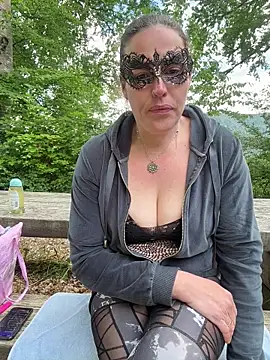 Snapshot of Nadja_Noir chatting on 05-16-26, 03:00 Nadja Noir online show from 05-16-26, 03:00