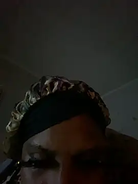 Snapshot of juicy92 chatting on 10-05-25, 01:18 juicy92 online show from 10-05-25, 01:18