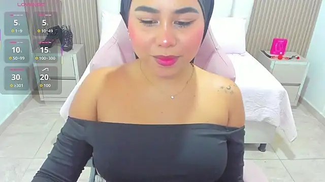 Snapshot of Zurah_bashar chatting on 10-13-25, 07:15 Zurah bashar online show from 10-13-25, 07:15