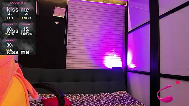 SamaraAnders  online show from 10-31-25, 04:31