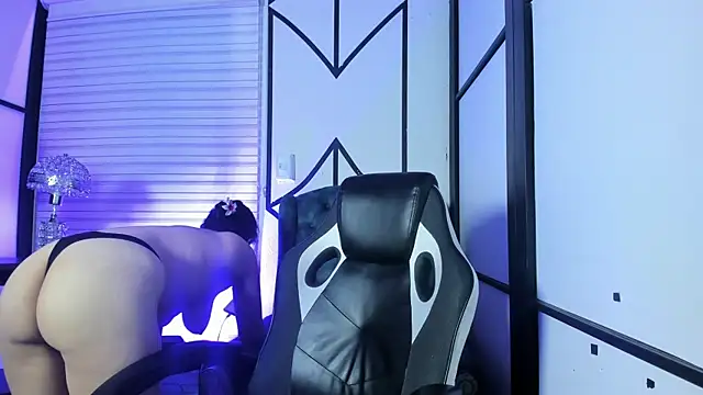 SamaraAnders  online show from 11-13-25, 04:38