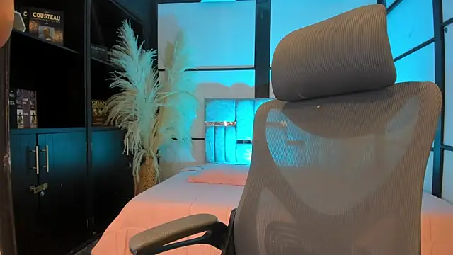 SamaraAnders  online show from 04-14-26, 05:01