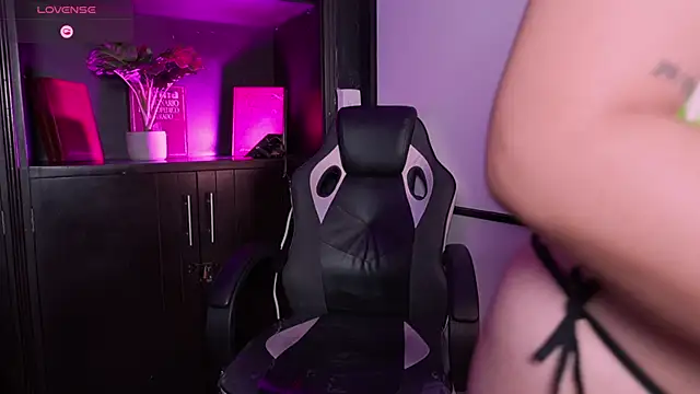 SamaraAnders  online show from 11-29-25, 04:56