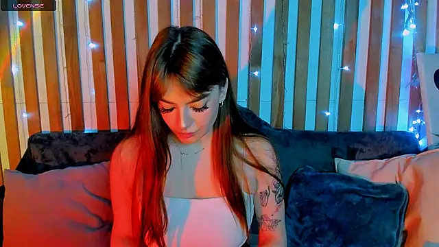 Emily Tylerr online show from 11-18-25, 08:06