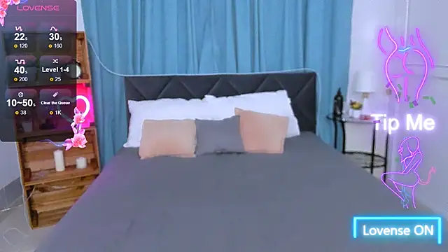 Snapshot of Emily_Tylerr chatting on 10-14-25, 08:15 Emily Tylerr online show from 10-14-25, 08:15