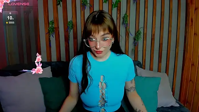Snapshot of Emily_Tylerr chatting on 10-04-25, 01:07 Emily Tylerr online show from 10-04-25, 01:07
