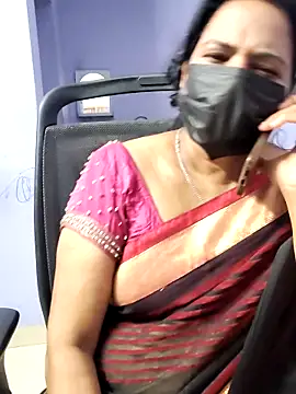 Snapshot of mallu-lover chatting on 09-10-25, 01:48 mallu-lover online show from 09-10-25, 01:48